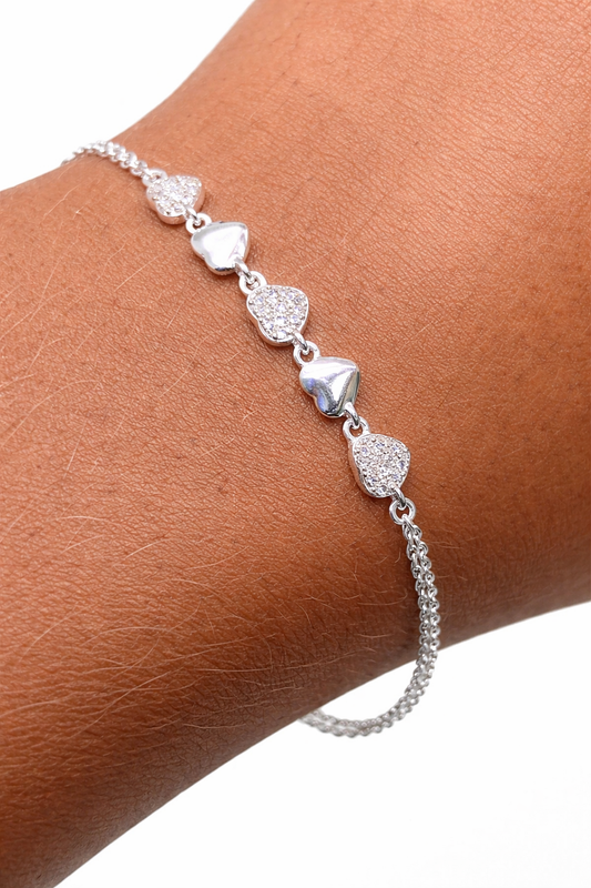 Pulseira de Corações Delicados