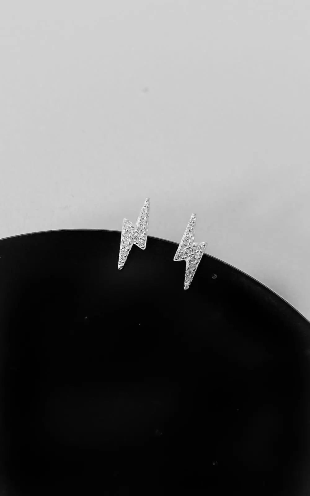 Brinco Raio Cravejado Premium